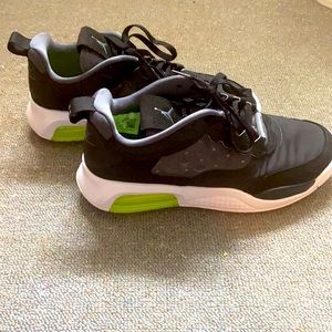 Jordan Max 200 Black Volt